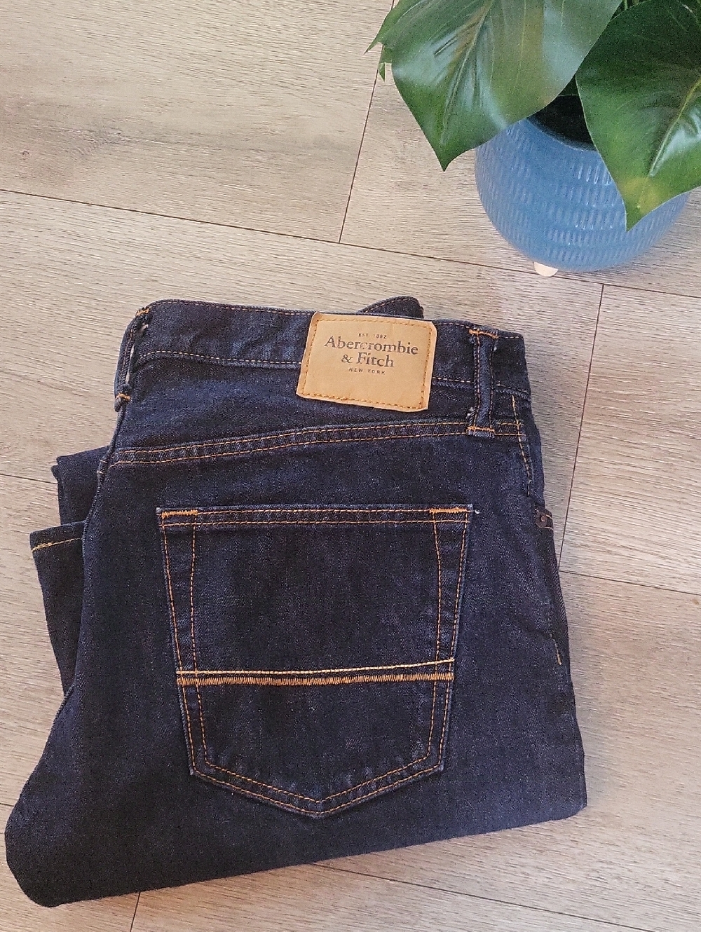 Abercrombie & Fitch Dark Indigo Straight Jeans 32 32